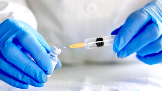 Türkiye ile birlikte çalışan Rusya, koronavirüs aşısının tescil edileceği tarihi ilan etti