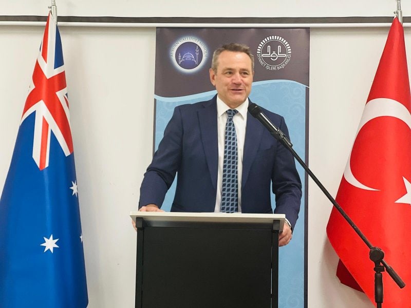 NSW Multikültürel Bakanı Steve Kamper