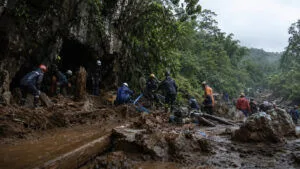 Laos’ta 5 kişi sağ bulundu konulu temsili editoryal görsel