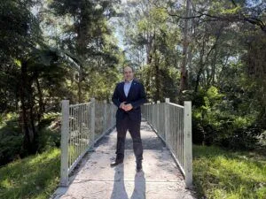 Parramatta Upjohn Park’a yapılan yaya köprüsü kullanıma açıldı haberini anlatan temsili editoryal görsel