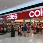 Coles indirimlerinde yanıltma kararı haberini anlatan editoryal haber görseli