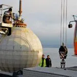 Beton küreler okyanusta elektrik depolayacak haberini anlatan editoryal haber görseli