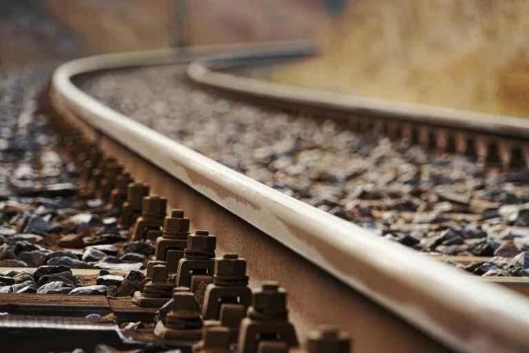 Inland Rail projesi Parkes’ta duracak haberini anlatan editoryal haber görseli