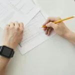 Sağ el kullanımında evrimsel izler konulu editoryal haber görseli