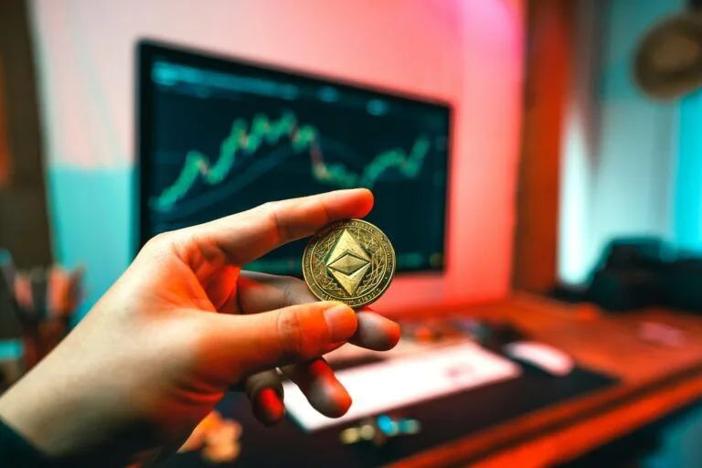 Sahte kripto platformları gençleri hedef alıyor konulu editoryal haber görseli
