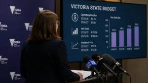 Victoria bütçesi ve borç tahminlerini temsil eden basın bilgilendirmesi görsel