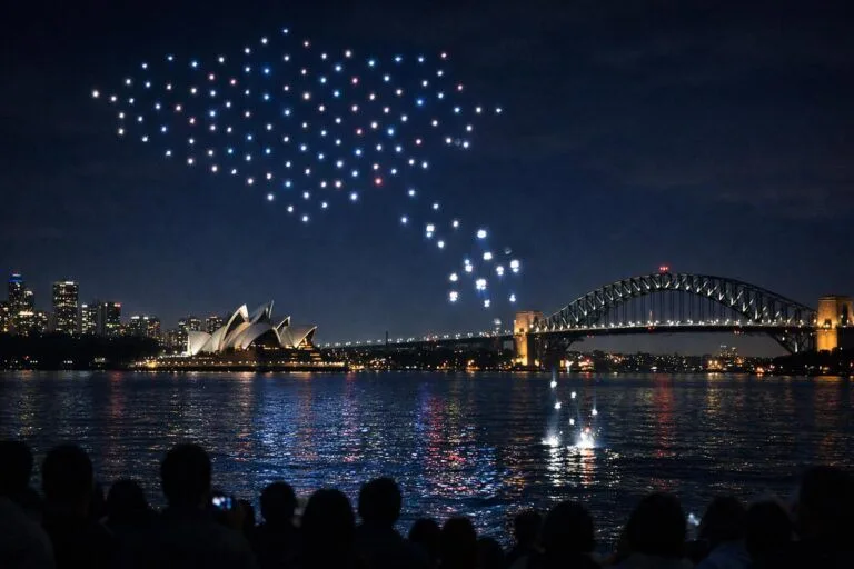 Vivid Sydney’de drone gösterilerine ara konulu temsili editoryal görsel