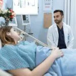 Hastanelerde bekleyen hasta sayısı arttı konulu editoryal haber görseli