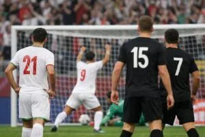 İran iki kez geri döndü konulu temsili editoryal görsel
