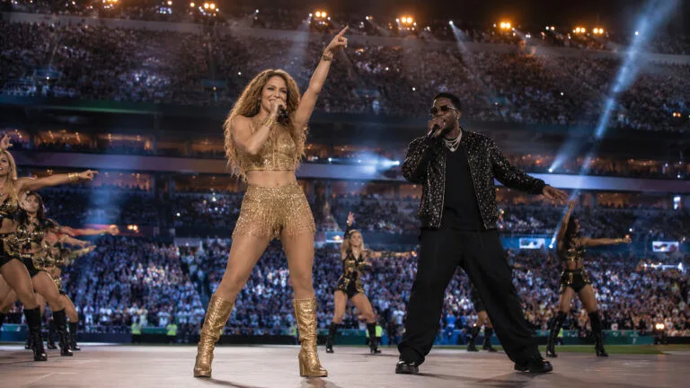 Shakira açılış töreninde sahneye çıktı konulu temsili editoryal görsel