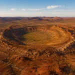 Dünya’nın en eski krateri Pilbara’da konulu temsili editoryal görsel