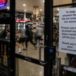"Bottle shop"larda güvenlik önlemi konulu temsili editoryal görsel