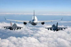 Kaçırılma sinyali veren uçağa Türk F-16’ları eşlik etti konulu temsili editoryal görsel