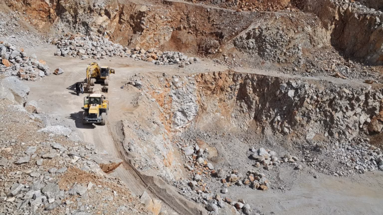 Altın yükseldi, madencilikte işçi yarışı başladı.