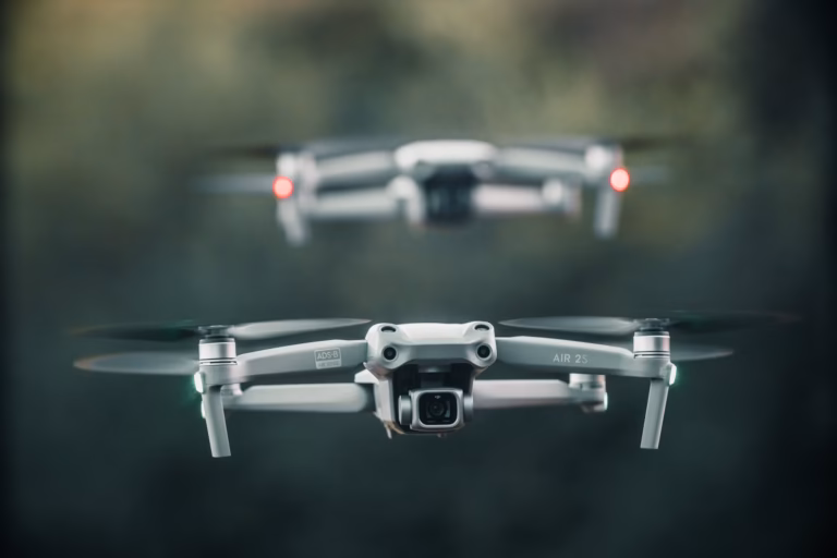 Drone sokak satıcısını avlar gibi kovaladı.