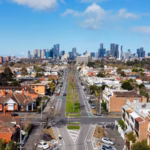Melbourne banliyölerinde güvenlik önlemleri artırılıyor.