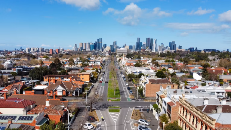 Melbourne banliyölerinde güvenlik önlemleri artırılıyor.