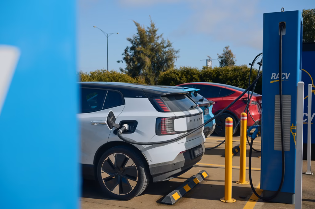 Avustralya’da tarihi değişim: Elektrikli araçlar benzinliyi ilk kez geçti.