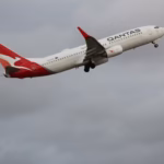 Dünyanın izlediği Qantas A380 Melbourne’e indi: İçinden NFL yıldızları çıktı.