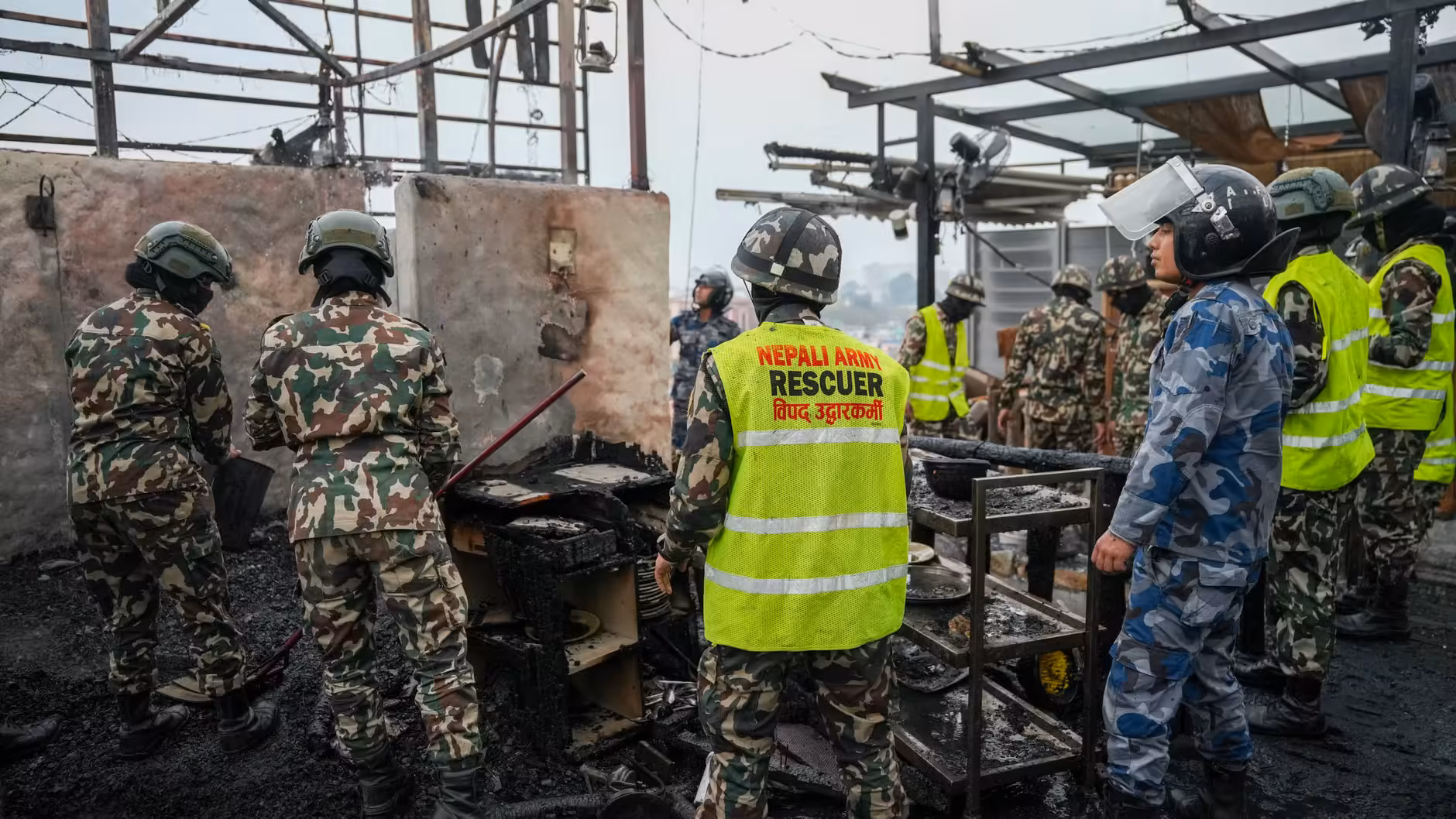 Nepal’de 36 Avustralyalı hâlâ kayıp: Drone ekipleri sahada.