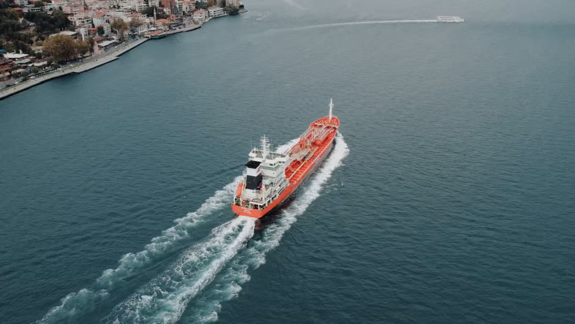 Ortadoğu gerilimi petrolü yeniden yükseltti.